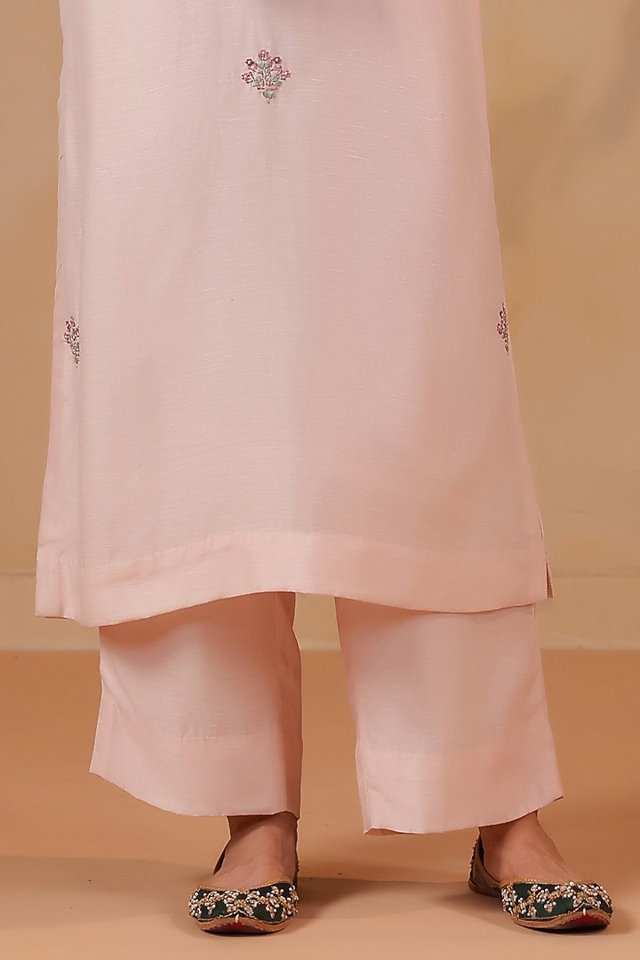 Light Pink Linen Satin Hand Embroidered Kurta Set by ANSHU WADHWA at Pernia's Pop Up Shop