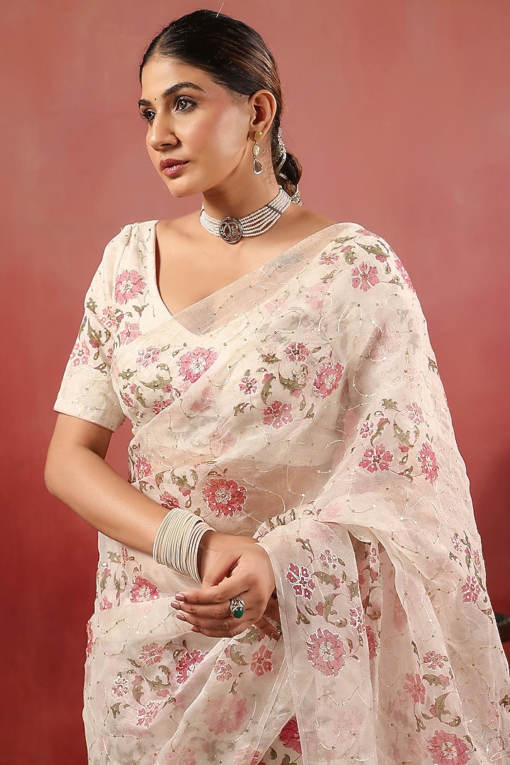 Off-White Chanderi Aari Work Party Wear Saree Set by ANSHU WADHWA at Pernia's Pop Up Shop