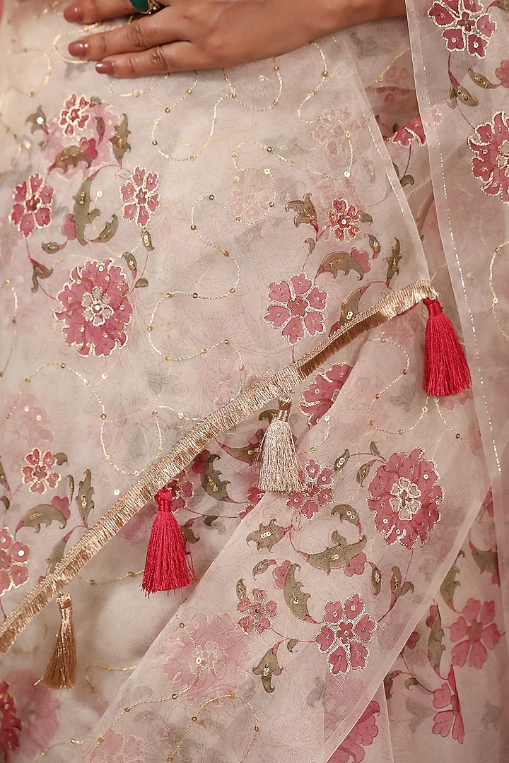 Off-White Chanderi Aari Work Party Wear Saree Set by ANSHU WADHWA at Pernia's Pop Up Shop