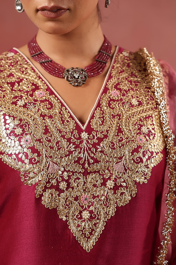 Wine Chanderi Threadwork Kurta Set by ANSHU WADHWA at Pernia's Pop Up Shop
