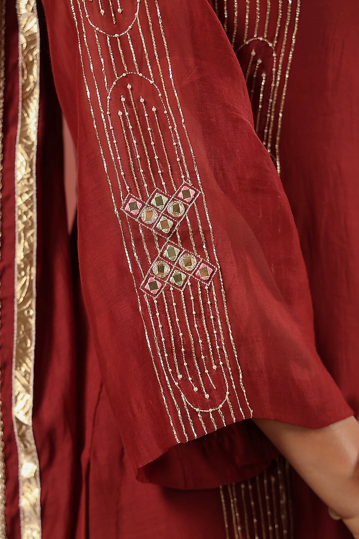 Maroon Chanderi Threadwork Kurta Set by ANSHU WADHWA at Pernia's Pop Up Shop