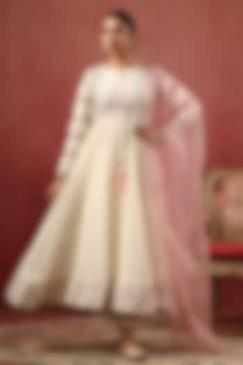 Off-White Chanderi Threadwork Jacket Party Wear Anarkali Set by ANSHU WADHWA at Pernia's Pop Up Shop