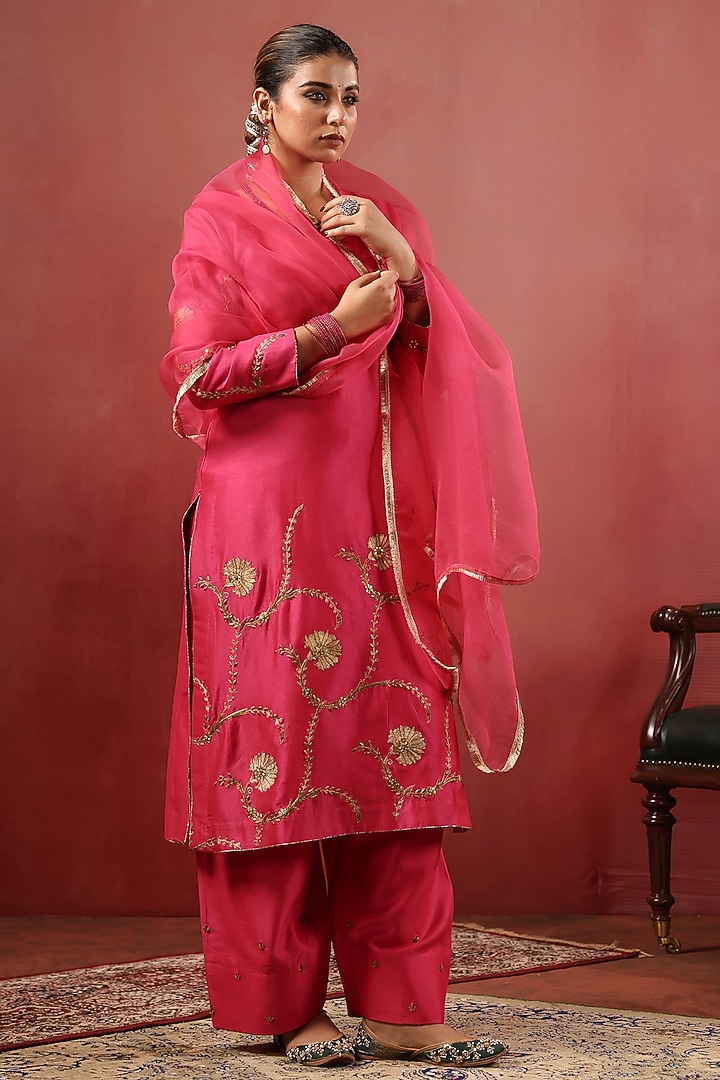 Hot Pink Chanderi Aari Work Kurta Set by ANSHU WADHWA at Pernia's Pop Up Shop