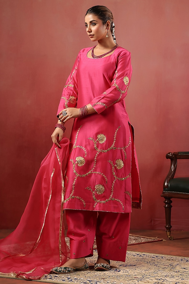 Hot Pink Chanderi Aari Work Kurta Set by ANSHU WADHWA at Pernia's Pop Up Shop