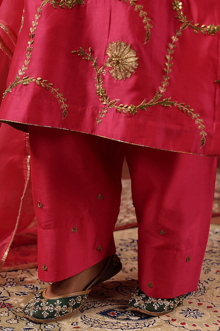 Hot Pink Chanderi Aari Work Kurta Set by ANSHU WADHWA at Pernia's Pop Up Shop