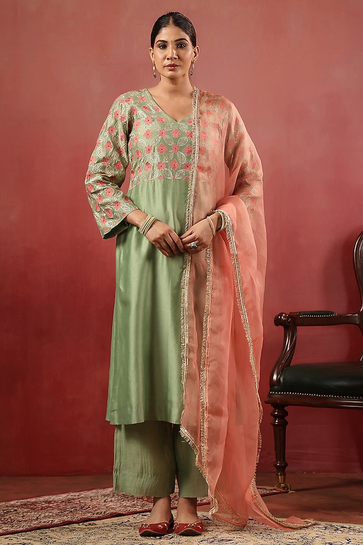 Pista Green Chanderi Threadwork Kurta Set by ANSHU WADHWA at Pernia's Pop Up Shop