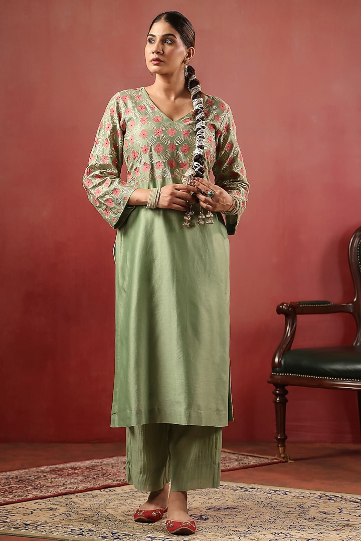Pista Green Chanderi Threadwork Kurta Set by ANSHU WADHWA at Pernia's Pop Up Shop