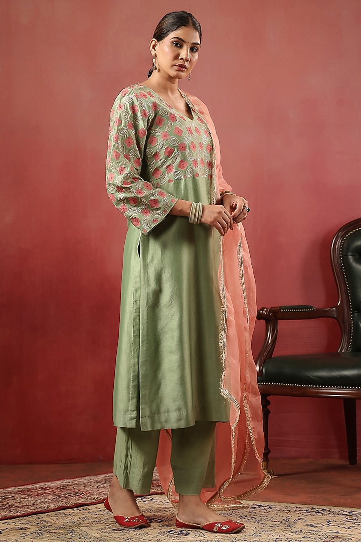 Pista Green Chanderi Threadwork Kurta Set by ANSHU WADHWA at Pernia's Pop Up Shop