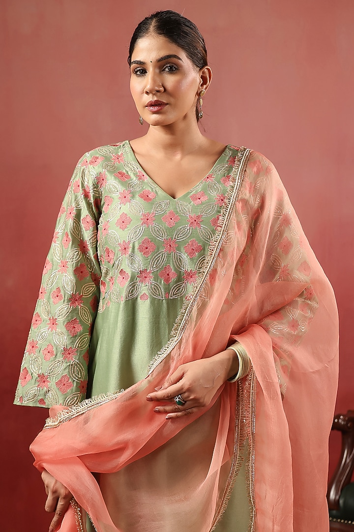 Pista Green Chanderi Threadwork Kurta Set by ANSHU WADHWA at Pernia's Pop Up Shop