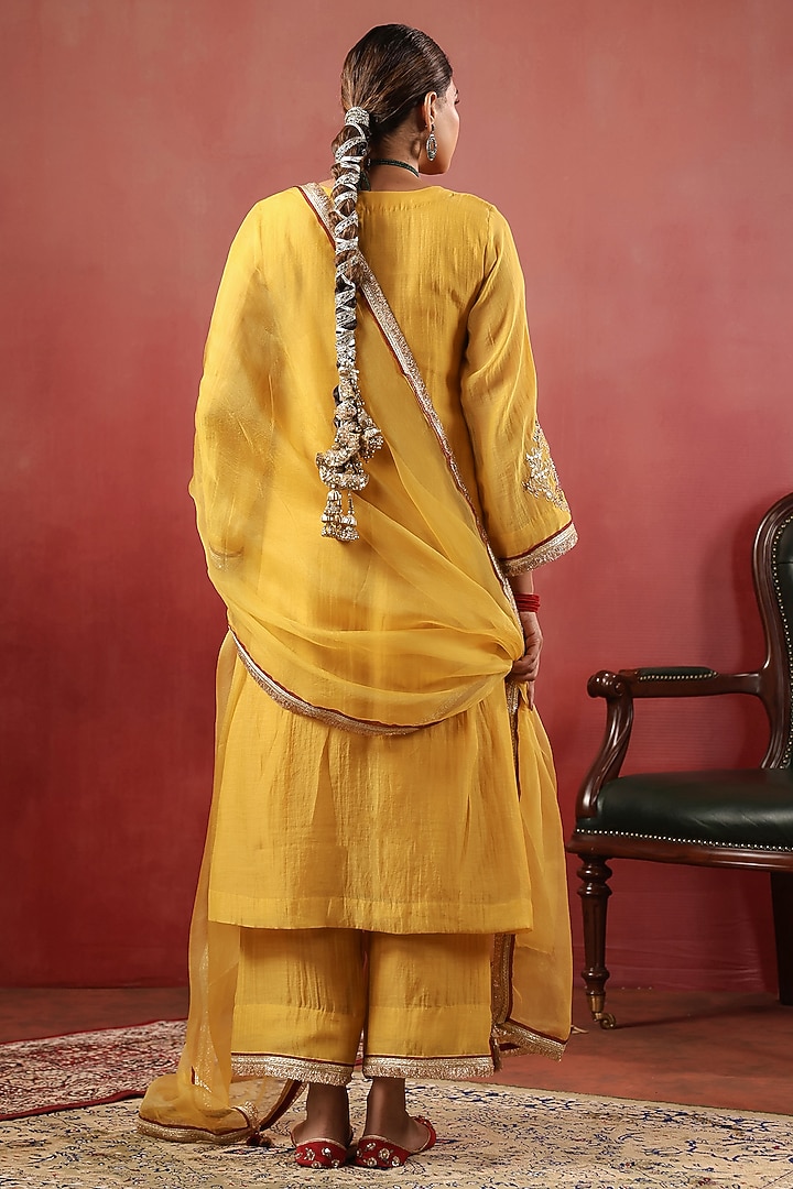 Mustard Yellow Chanderi Resham Work Kurta Set by ANSHU WADHWA at Pernia's Pop Up Shop