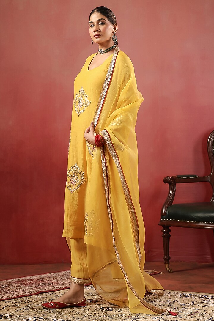 Mustard Yellow Chanderi Resham Work Kurta Set by ANSHU WADHWA at Pernia's Pop Up Shop