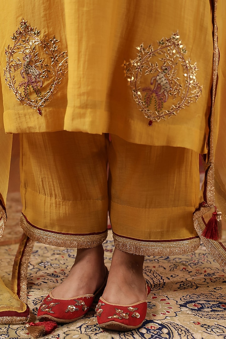 Mustard Yellow Chanderi Resham Work Kurta Set by ANSHU WADHWA at Pernia's Pop Up Shop