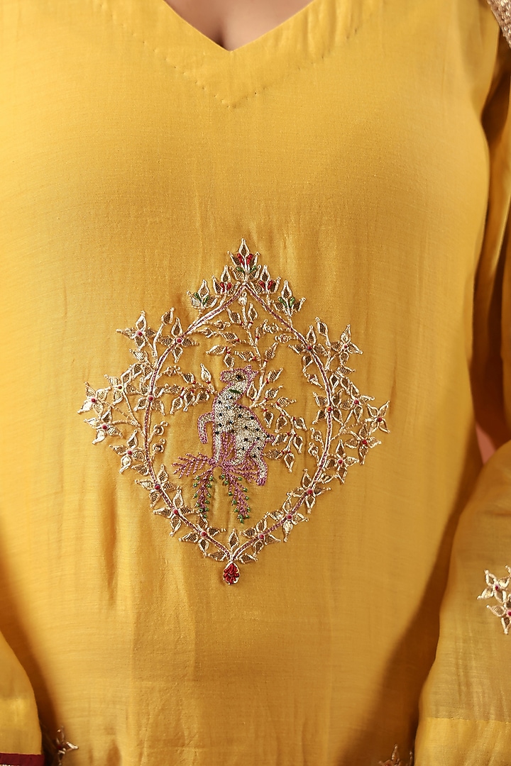 Mustard Yellow Chanderi Resham Work Kurta Set by ANSHU WADHWA at Pernia's Pop Up Shop
