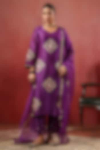 Jamun Purple Chanderi Resham Work Kurta Set by ANSHU WADHWA at Pernia's Pop Up Shop