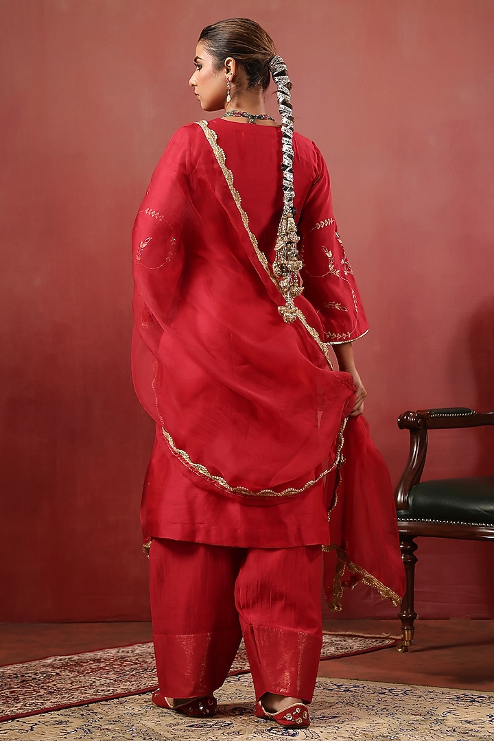 Blood Red Chanderi Resham Work Kurta Set by ANSHU WADHWA at Pernia's Pop Up Shop