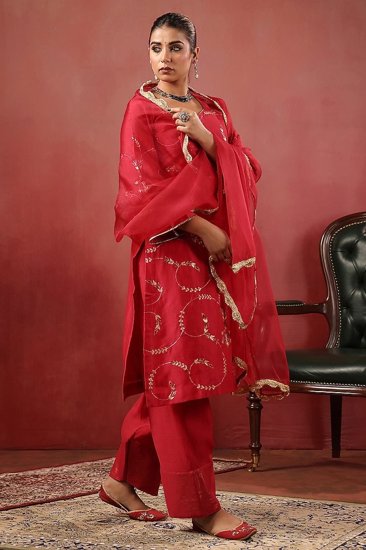 Blood Red Chanderi Resham Work Kurta Set by ANSHU WADHWA at Pernia's Pop Up Shop