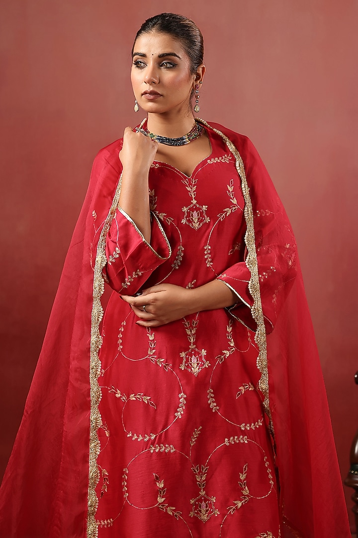 Blood Red Chanderi Resham Work Kurta Set by ANSHU WADHWA at Pernia's Pop Up Shop