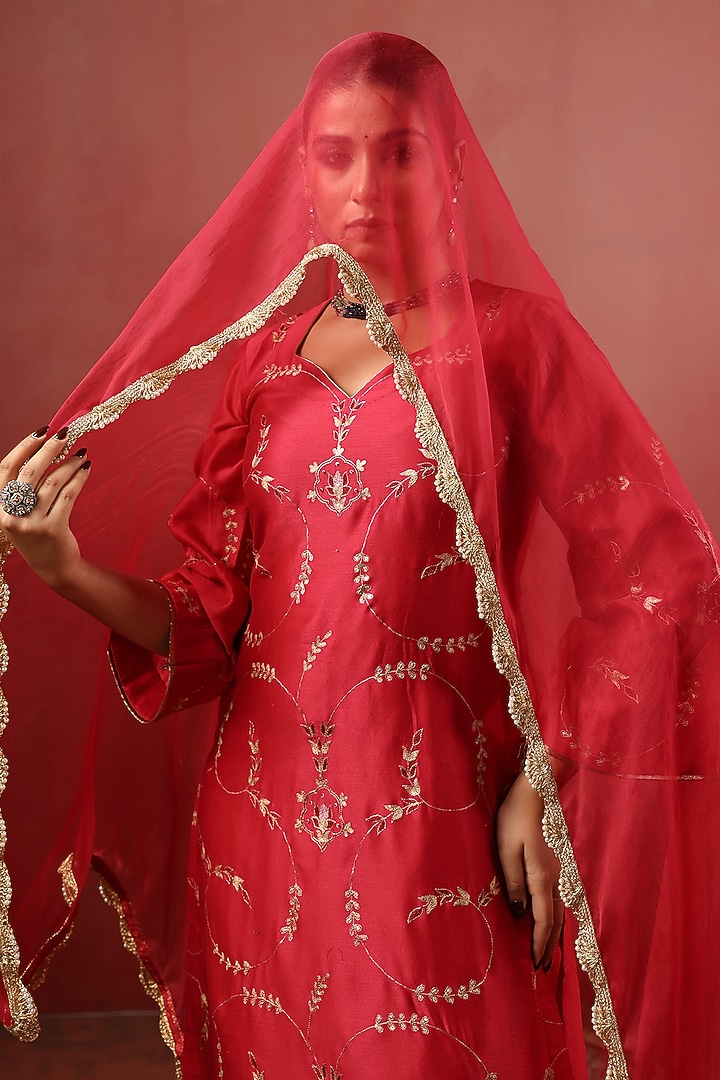 Blood Red Chanderi Resham Work Kurta Set by ANSHU WADHWA at Pernia's Pop Up Shop