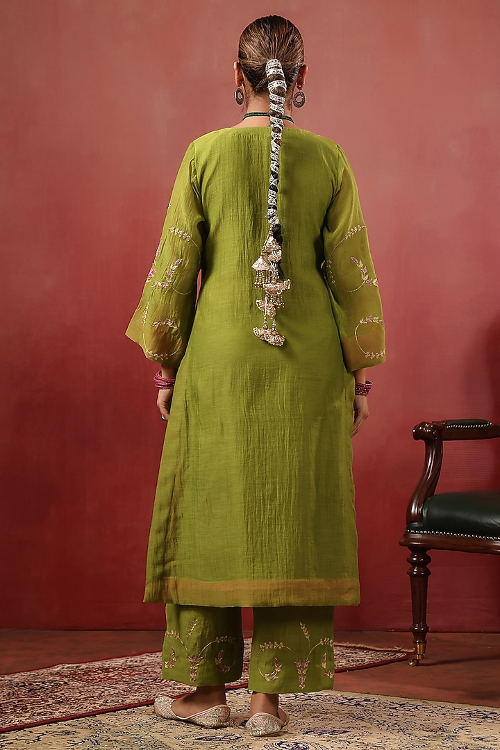 Mehendi Green Chanderi Resham Work Kurta Set by ANSHU WADHWA at Pernia's Pop Up Shop