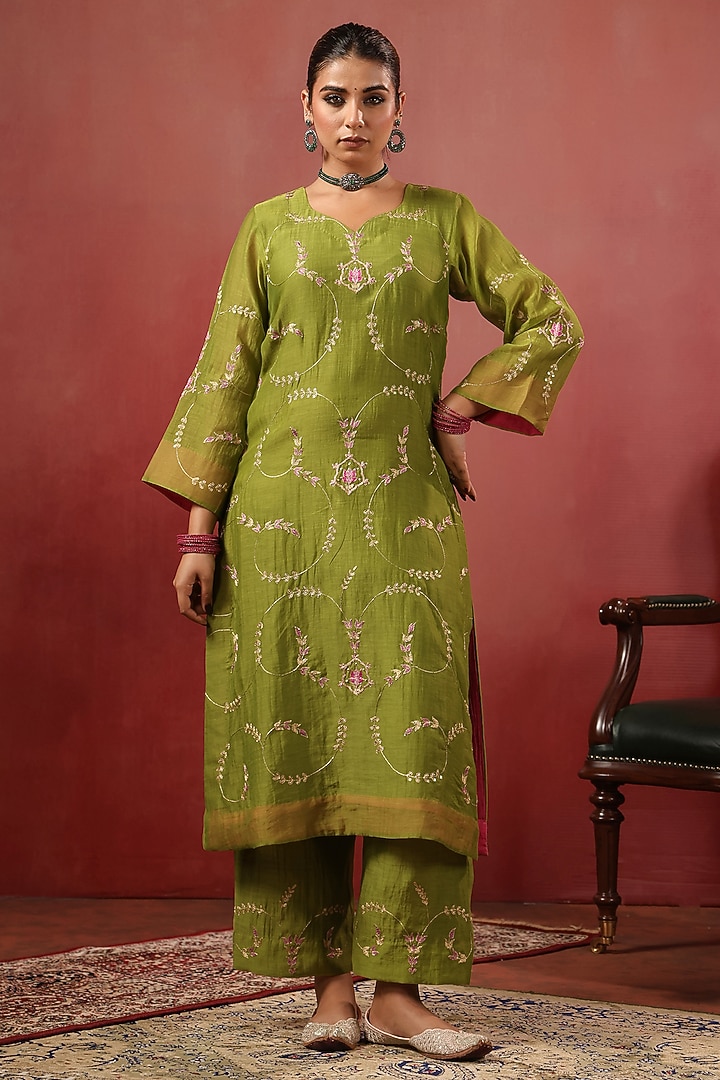 Mehendi Green Chanderi Resham Work Kurta Set by ANSHU WADHWA at Pernia's Pop Up Shop