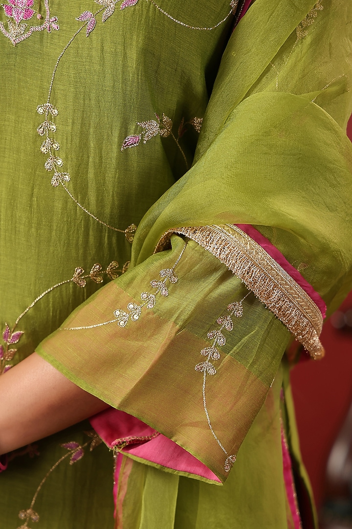 Mehendi Green Chanderi Resham Work Kurta Set by ANSHU WADHWA at Pernia's Pop Up Shop