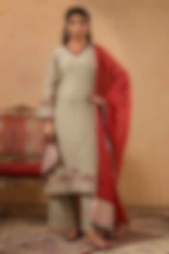 Sage Green Chanderi Threadwork Kurta Set by ANSHU WADHWA at Pernia's Pop Up Shop