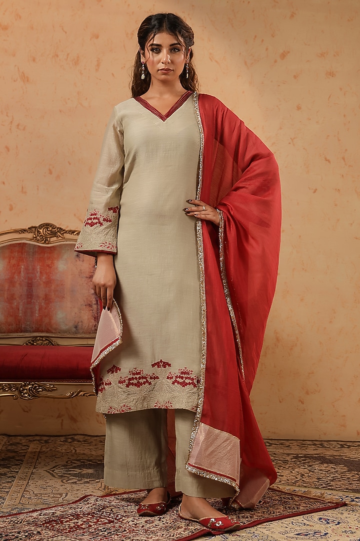 Sage Green Chanderi Threadwork Kurta Set by ANSHU WADHWA at Pernia's Pop Up Shop