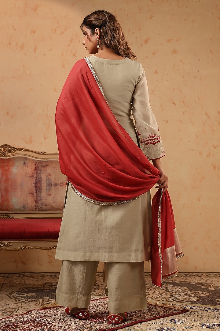 Sage Green Chanderi Threadwork Kurta Set by ANSHU WADHWA at Pernia's Pop Up Shop