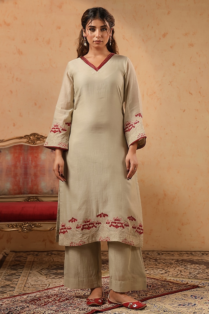 Sage Green Chanderi Threadwork Kurta Set by ANSHU WADHWA at Pernia's Pop Up Shop