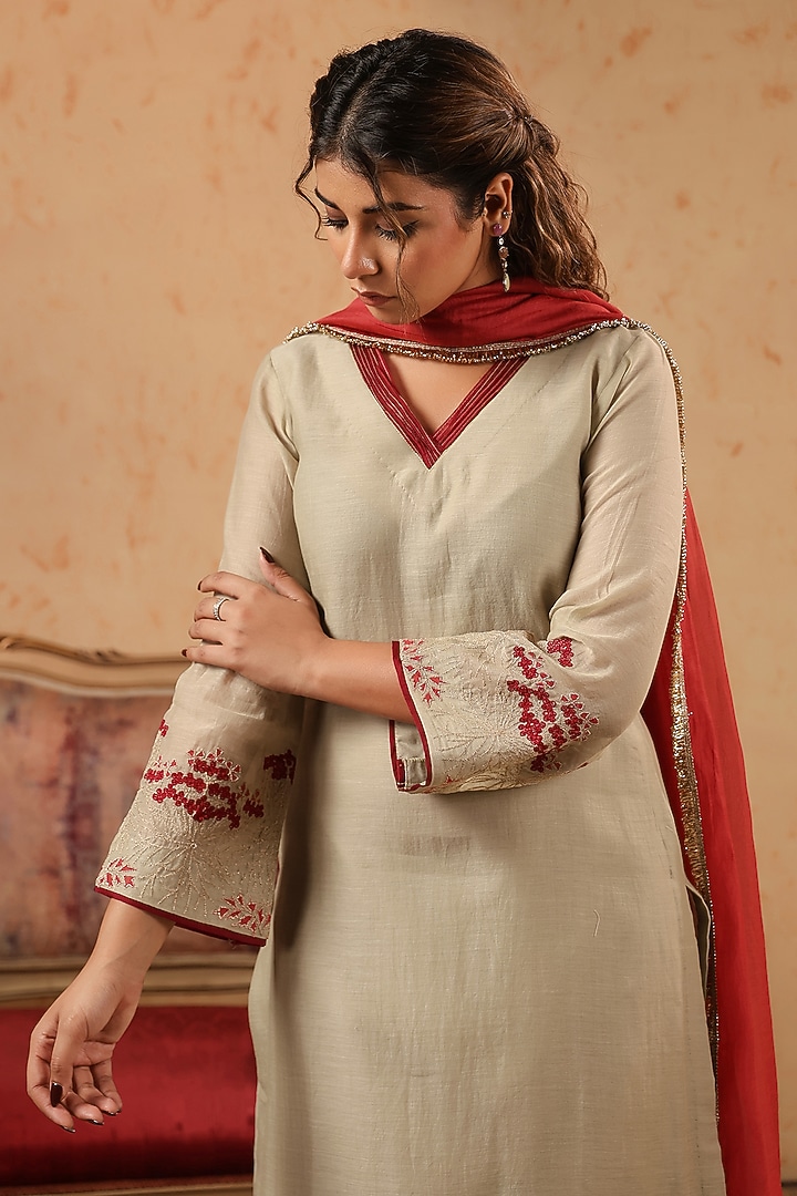 Sage Green Chanderi Threadwork Kurta Set by ANSHU WADHWA at Pernia's Pop Up Shop