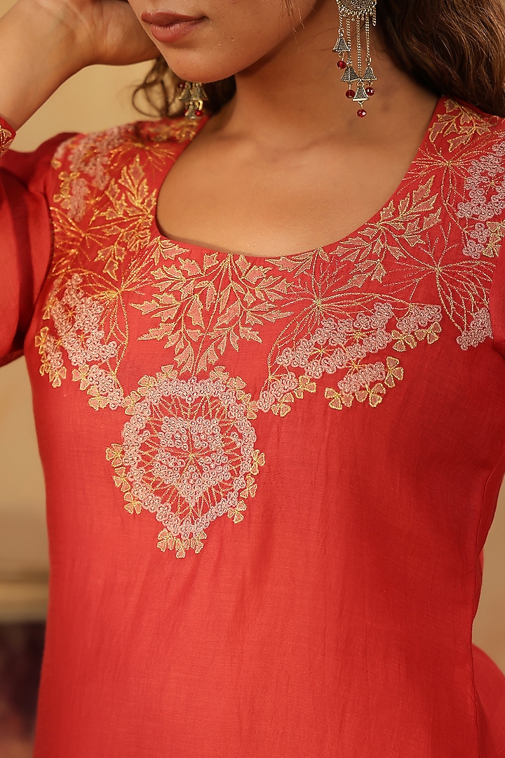 Red Chanderi Threadwork Kurta Set by ANSHU WADHWA at Pernia's Pop Up Shop