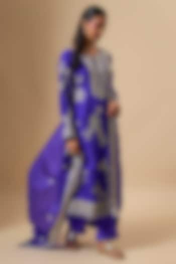 Royal Blue Dupion Silk Embroidered Kurta Set by Anushree Reddy at Pernia's Pop Up Shop