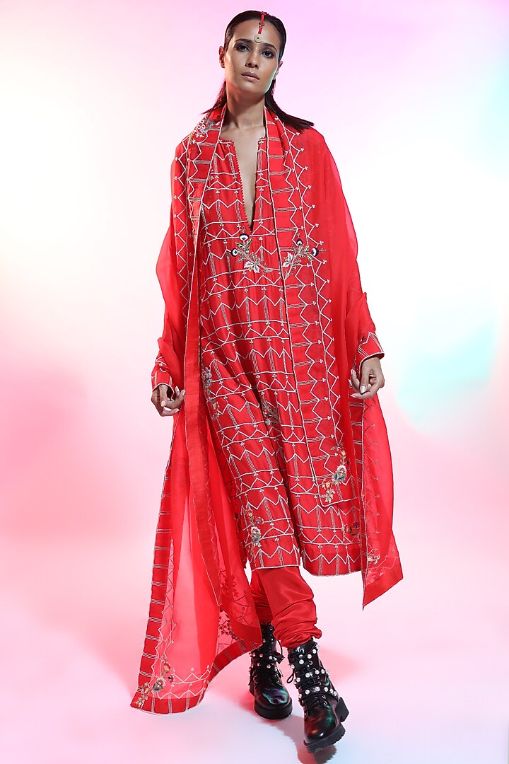 Red Embroidered Kurta Set by Anamika Khanna at Pernia's Pop Up Shop