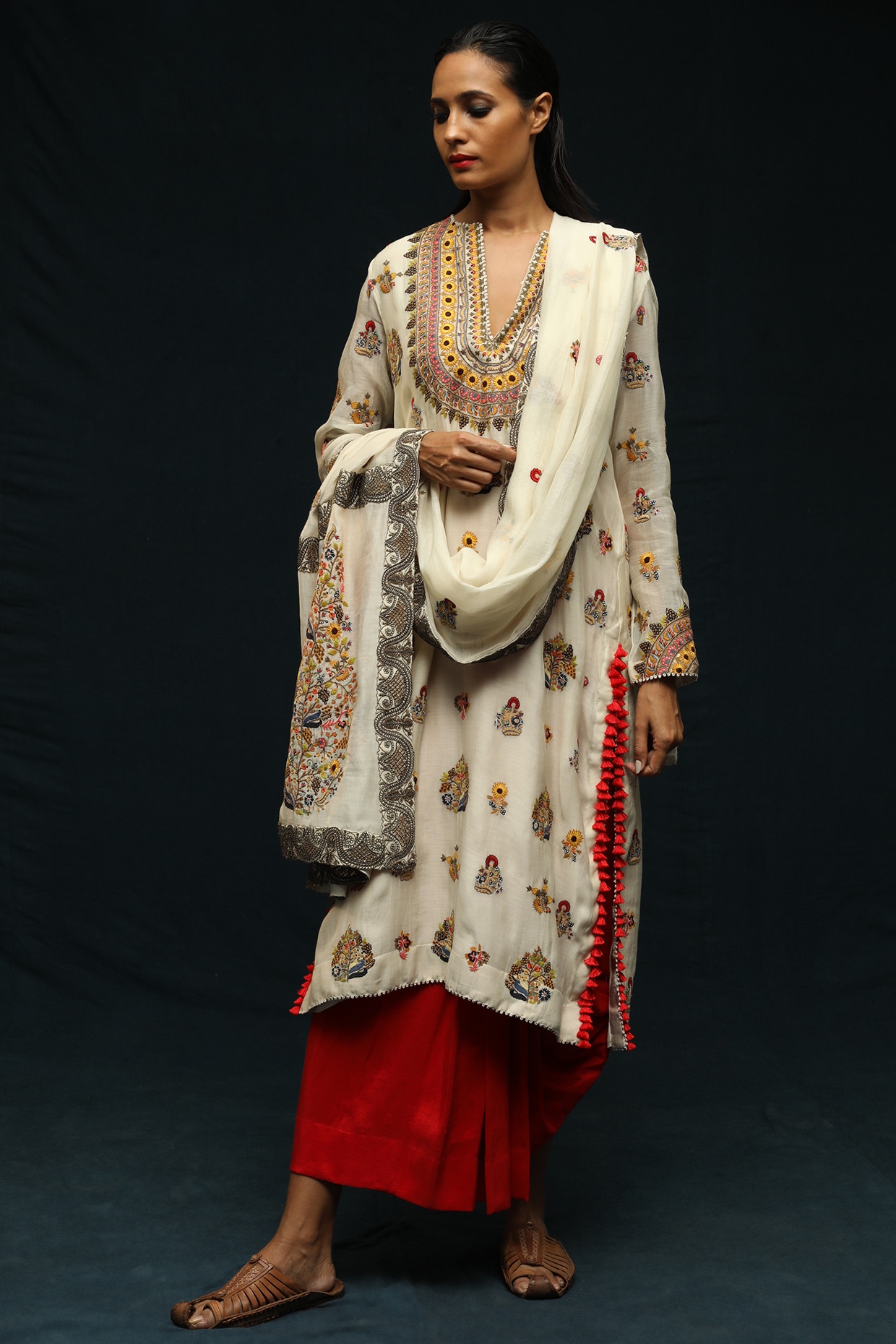 Alia Bhatt in Floor Length Purple Embroidered Anarkali Suit by Anamika –  Lady India