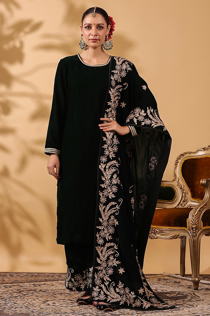 Black Velvet Gathered Kurta Set by ANSHU WADHWA at Pernia's Pop Up Shop