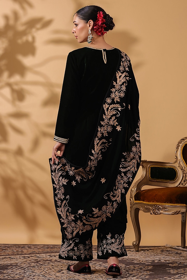 Black Velvet Gathered Kurta Set by ANSHU WADHWA at Pernia's Pop Up Shop