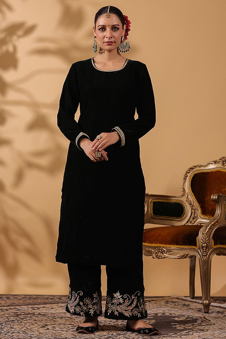 Black Velvet Gathered Kurta Set by ANSHU WADHWA at Pernia's Pop Up Shop