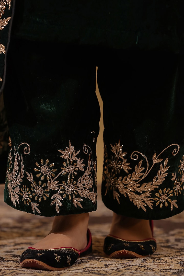 Black Velvet Gathered Kurta Set by ANSHU WADHWA at Pernia's Pop Up Shop