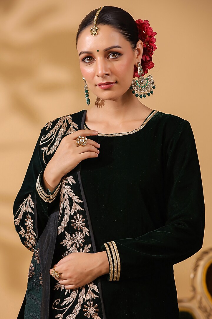 Black Velvet Gathered Kurta Set by ANSHU WADHWA at Pernia's Pop Up Shop