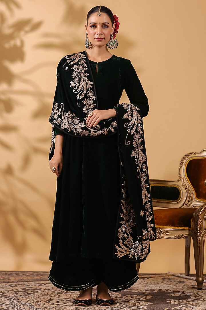 Black Velvet Kurta Set by ANSHU WADHWA at Pernia's Pop Up Shop