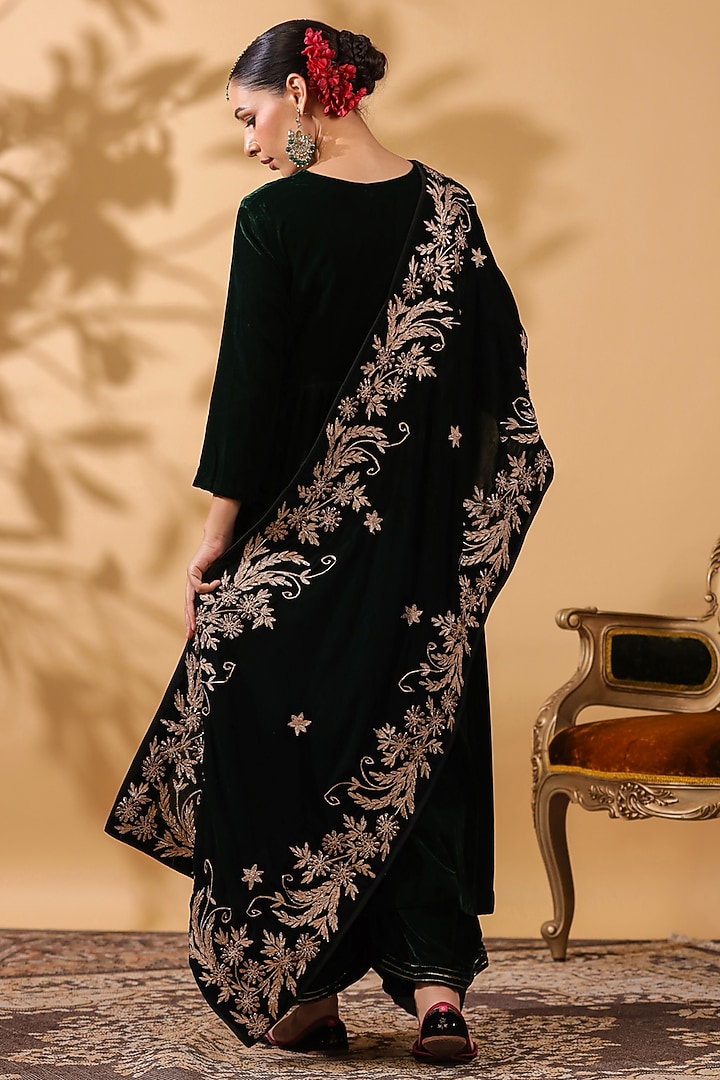 Black Velvet Kurta Set by ANSHU WADHWA at Pernia's Pop Up Shop