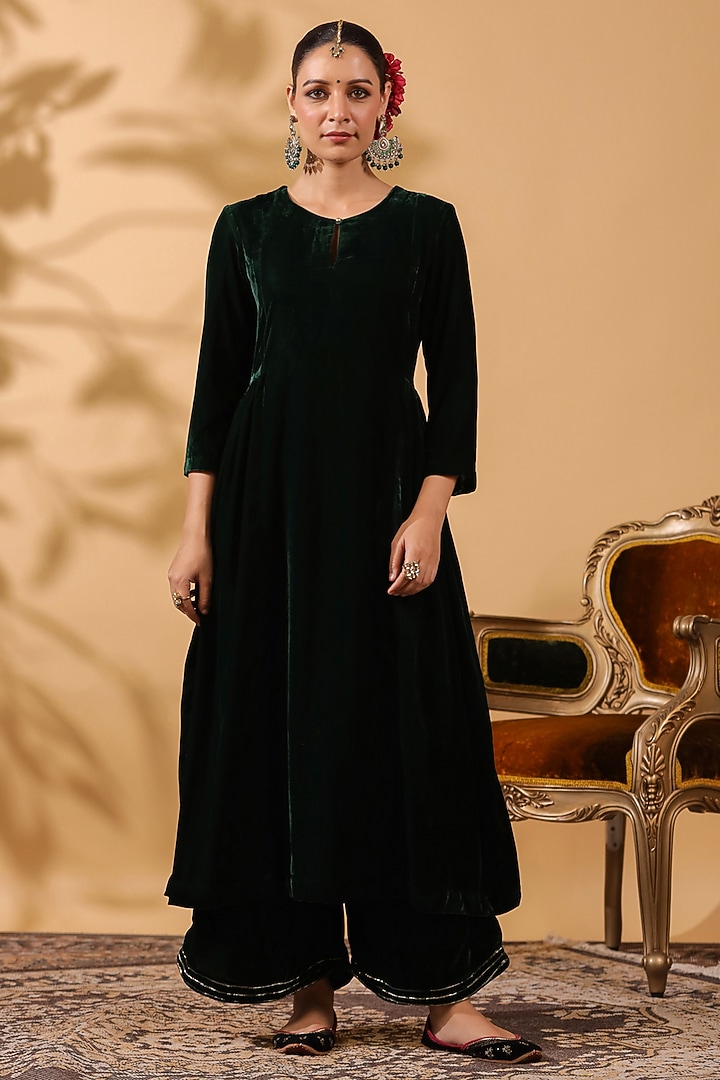 Black Velvet Kurta Set by ANSHU WADHWA at Pernia's Pop Up Shop