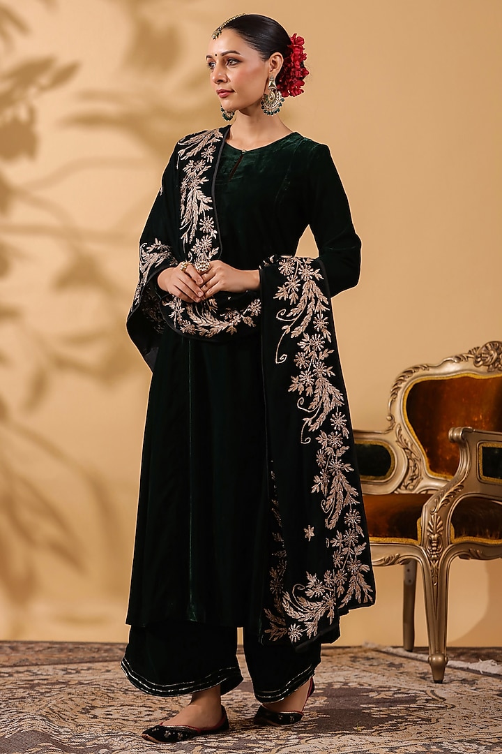 Black Velvet Kurta Set by ANSHU WADHWA at Pernia's Pop Up Shop