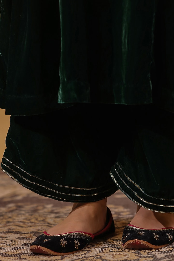 Black Velvet Kurta Set by ANSHU WADHWA at Pernia's Pop Up Shop