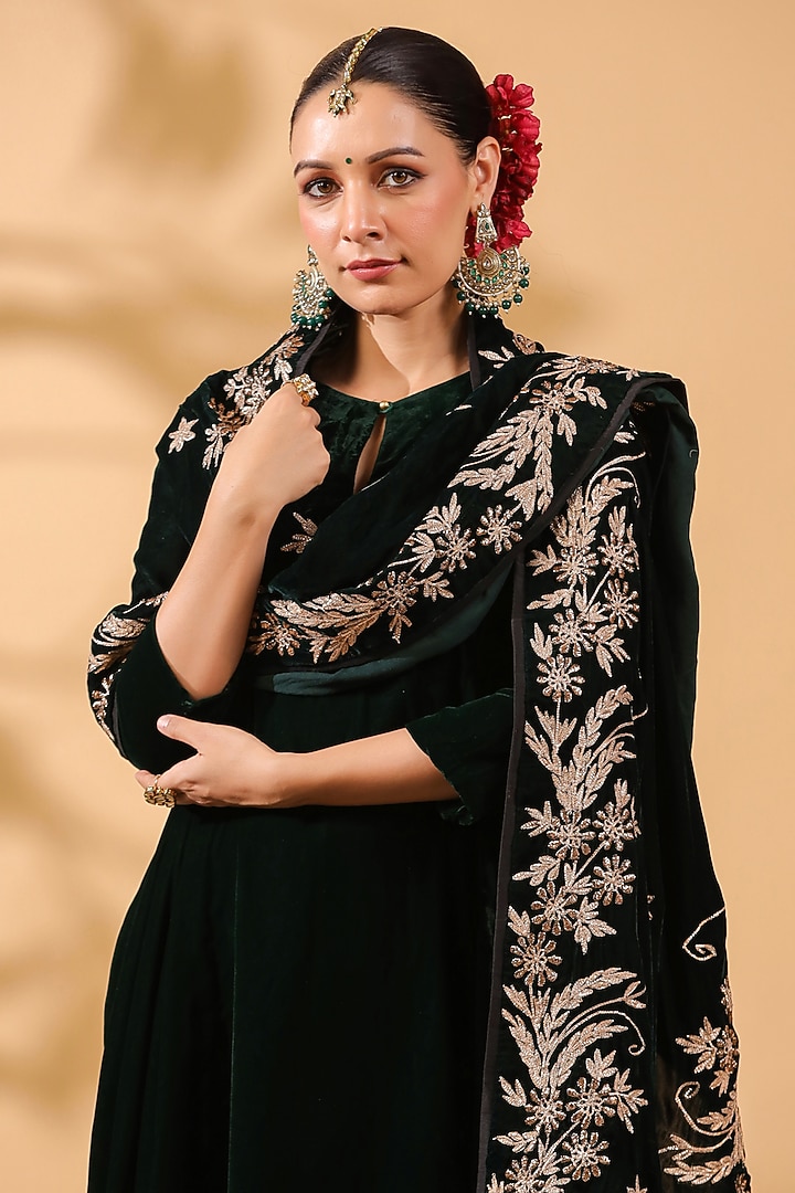 Black Velvet Kurta Set by ANSHU WADHWA at Pernia's Pop Up Shop