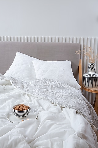White Cotton Cambric Abstract Quilt Set Of 3 by Aplito