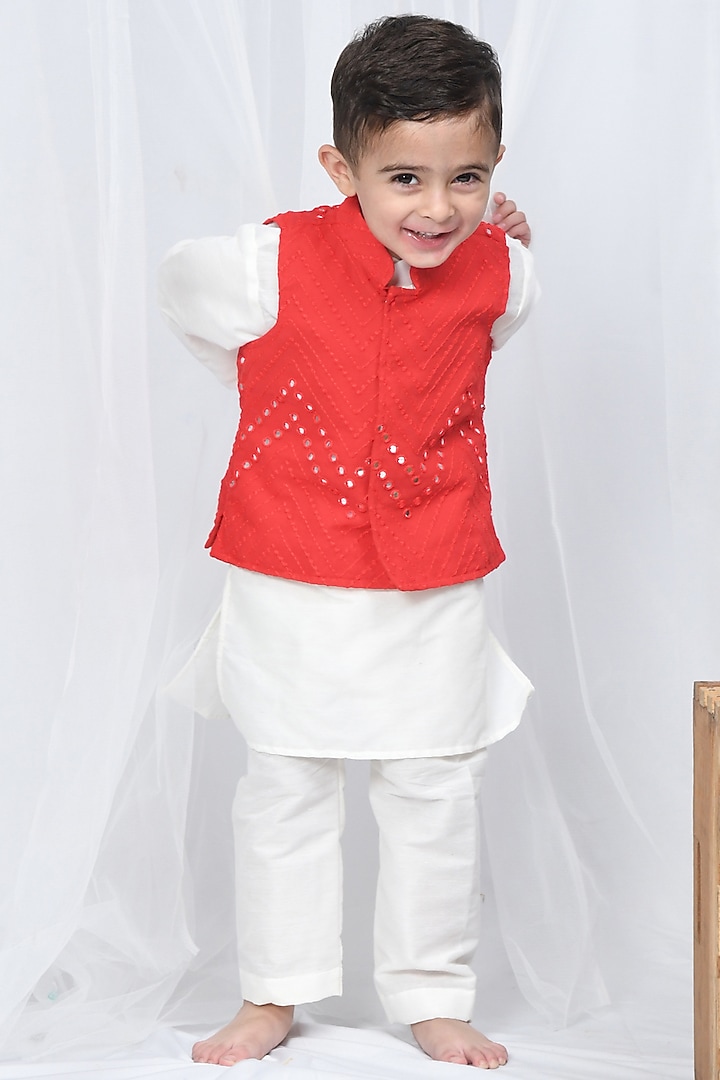 Red Cotton Silk Bundi Jacket With Kurta Set For Boys by Apricot Kids at Pernia's Pop Up Shop