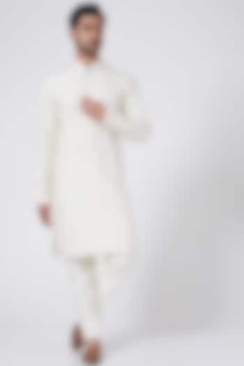 Off White Embroidered Kurta Set by Aqube by Amber Men at Pernia's Pop Up Shop