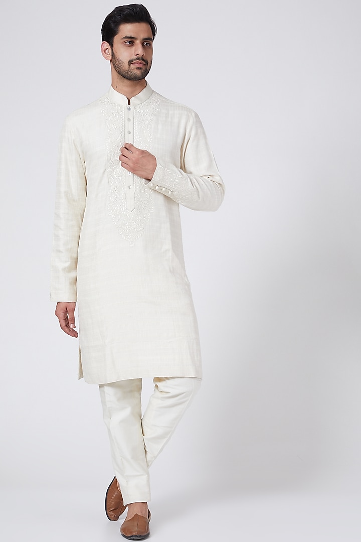 Off White Embroidered Kurta Set by Aqube by Amber Men at Pernia's Pop Up Shop