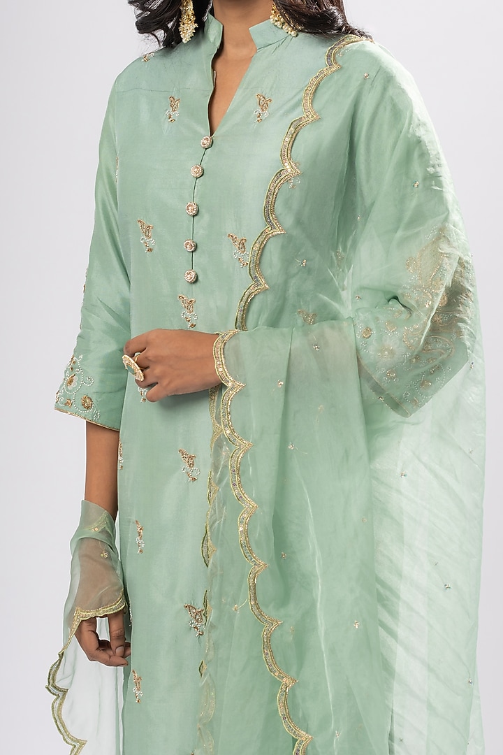 Moss Green Embroidered Kurta Set by Arakne at Pernia's Pop Up Shop